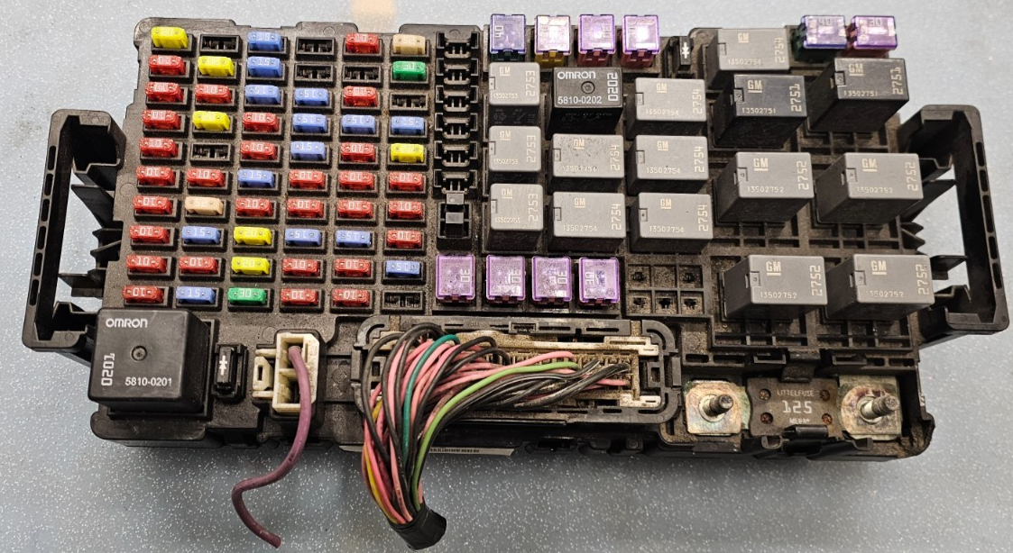 🔥06-07 HUMMER H3 FRONT ENGINE COMPARTMENT FUSE RELAY JUNCTION BOX OEM