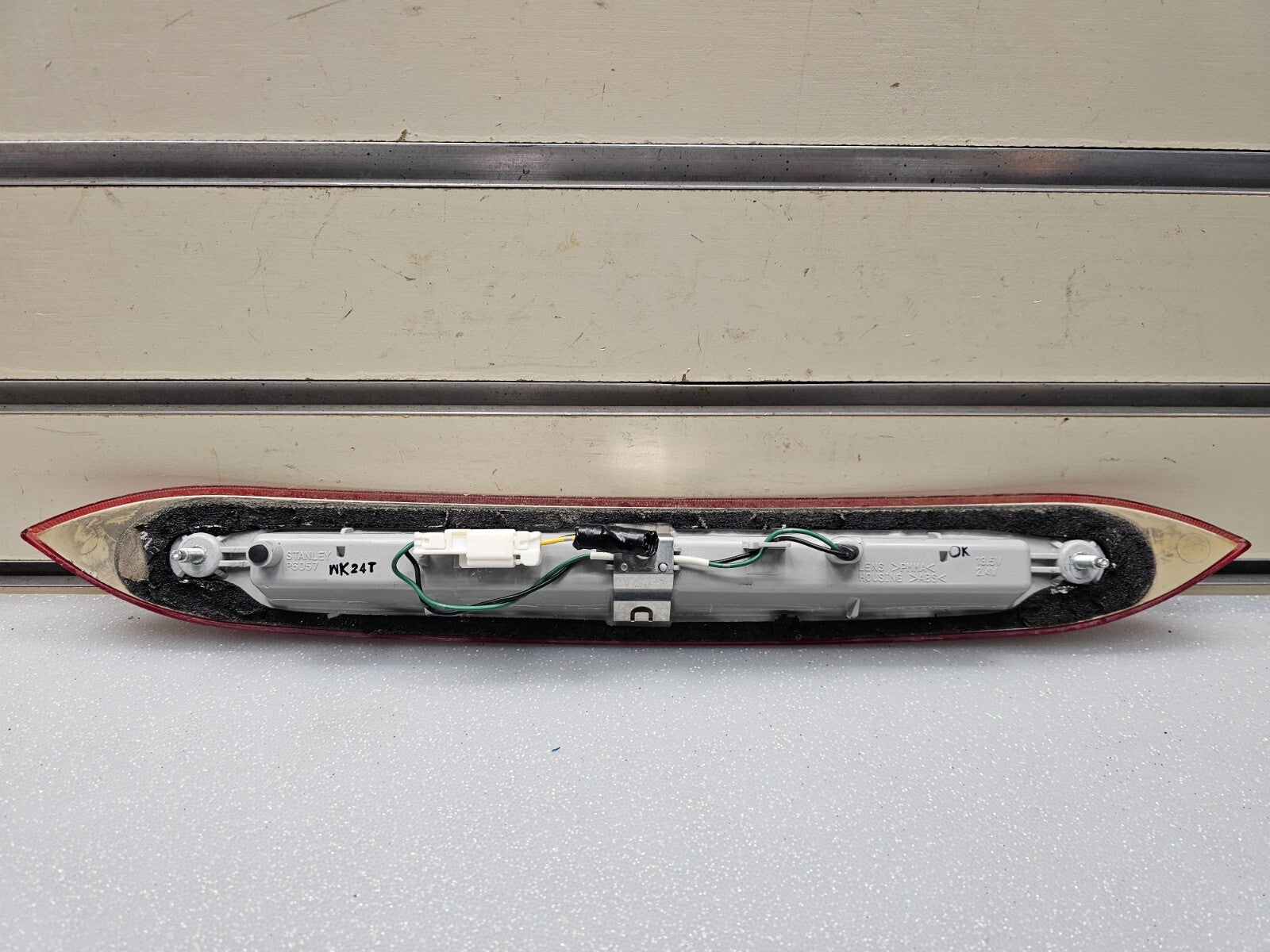 08-15 Nissan Rogue High Mounted Stop Third Brake Light Tail Light Lamp Assembly