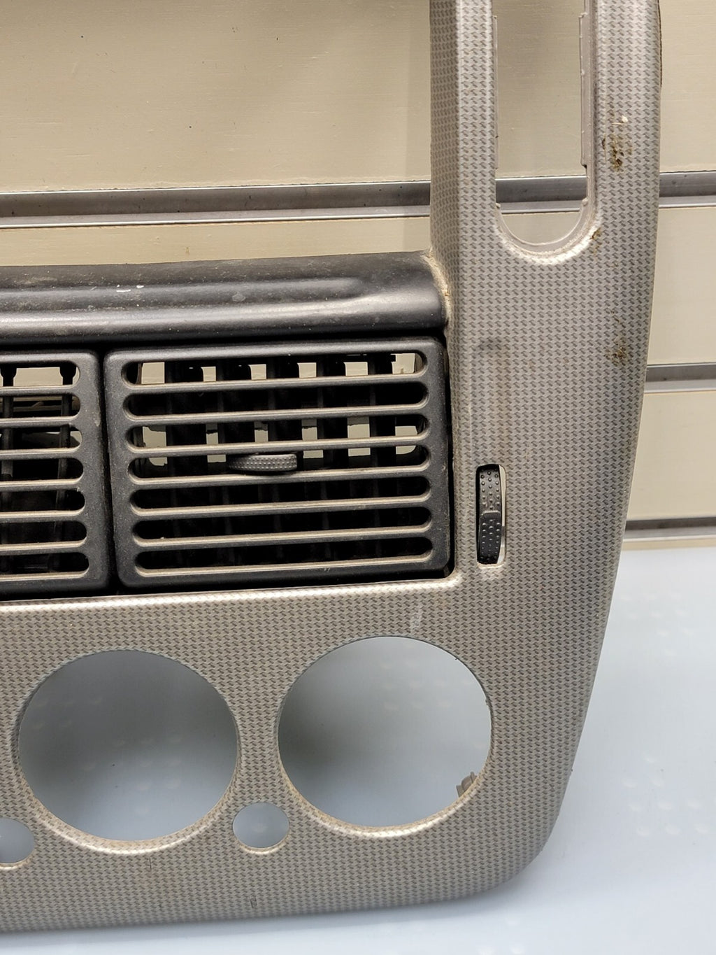 02-05 FORD EXPLORER RADIO AUDIO CLIMATE TEMPERATURE CONTROL BEZEL TRIM silver