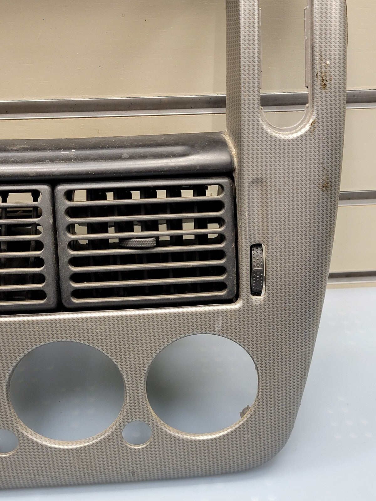 02-05 FORD EXPLORER RADIO AUDIO CLIMATE TEMPERATURE CONTROL BEZEL TRIM silver