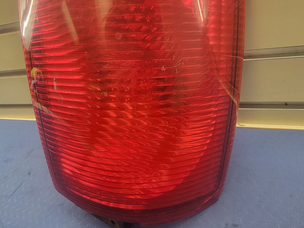 🔥1998-2000 Lincoln Navigator Right passenger Tail Light Lamp Outer Assembly