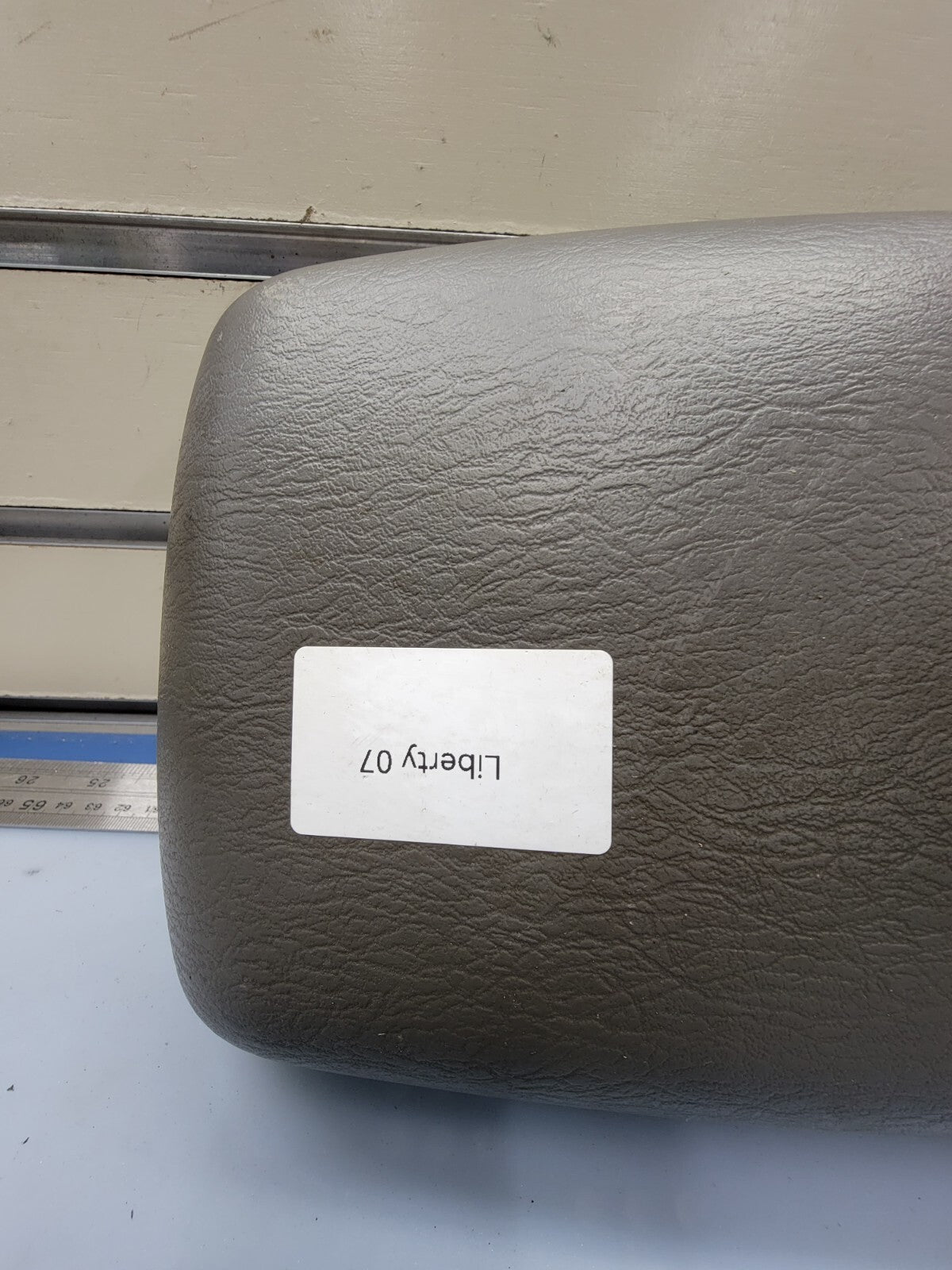 🔥2002-2007 Jeep Liberty Center Console Arm Rest Lid Black OEM