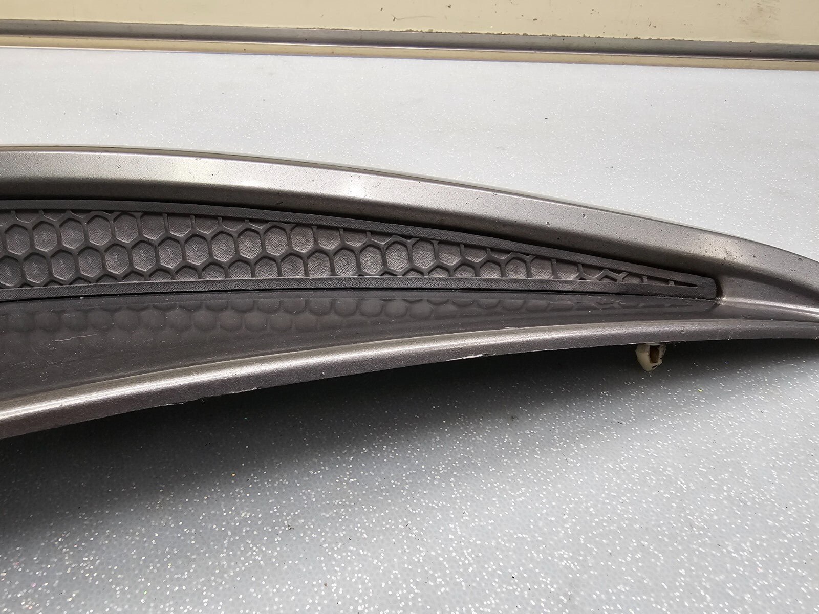 🔥99-04 FORD MUSTANG COUPE REAR LEFT QUARTER VENT LOUVER INSERT MOLDING TRIM