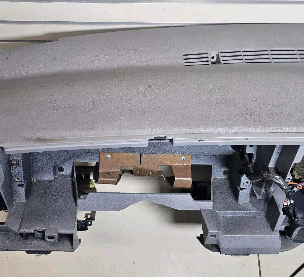 🔥95-99 CHEVY GMC SILVERADO CK Dashboard DASH CORE Frame Mount Assembly GREY DB2