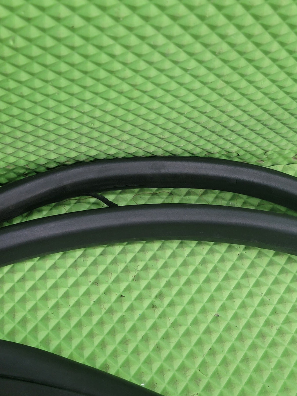 🔥07-14 Chevrolet Tahoe Rear Front Right Passenger Door Weatherstrip Seal Black