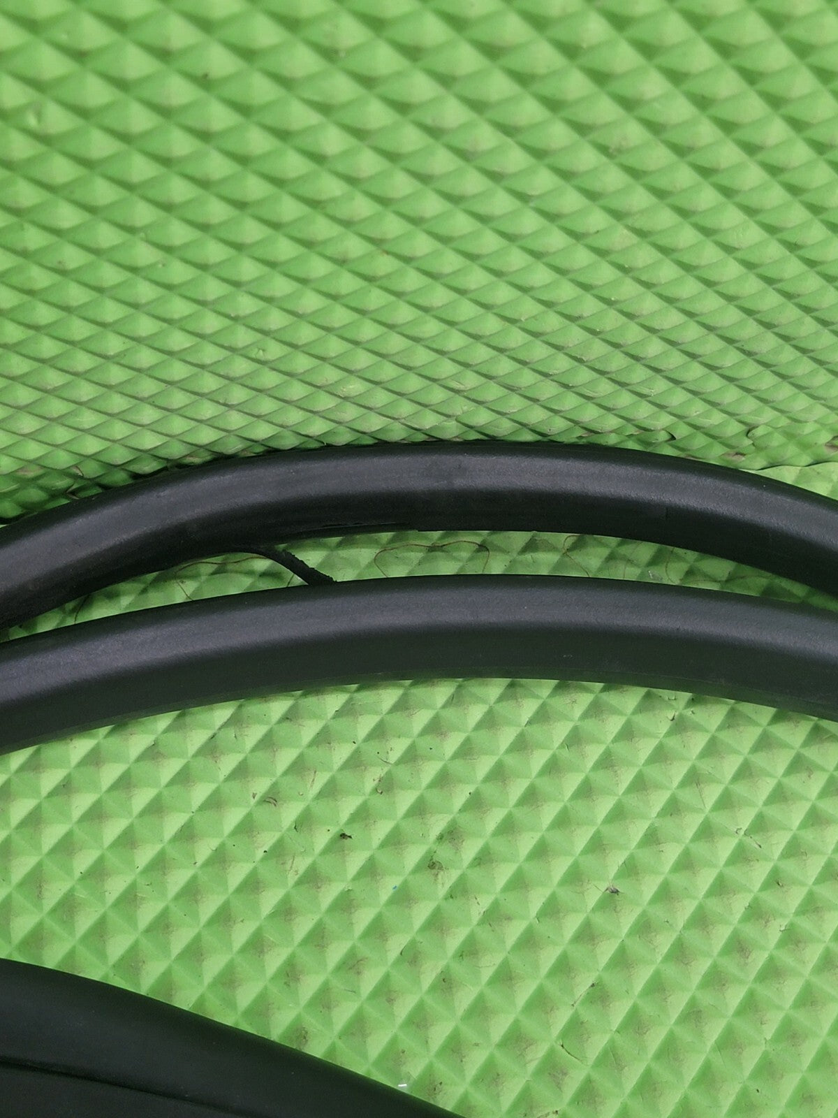 🔥07-14 Chevrolet Tahoe Rear Front Right Passenger Door Weatherstrip Seal Black
