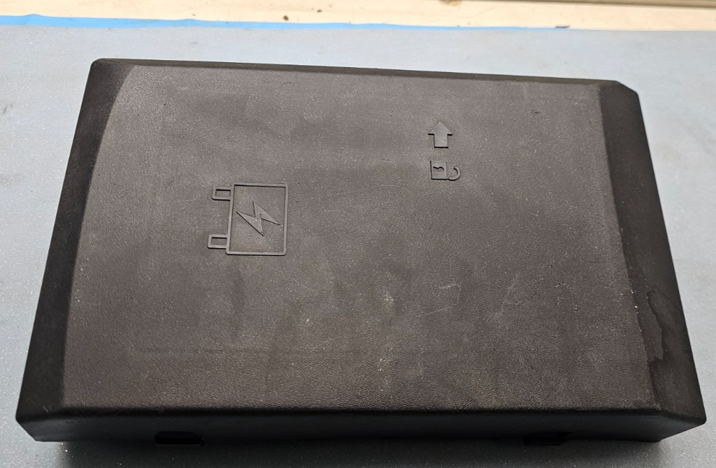 🔥07-08 Chevrolet Silverado Tahoe Yukon Fuse Relay Engine Compartment Cover Lid