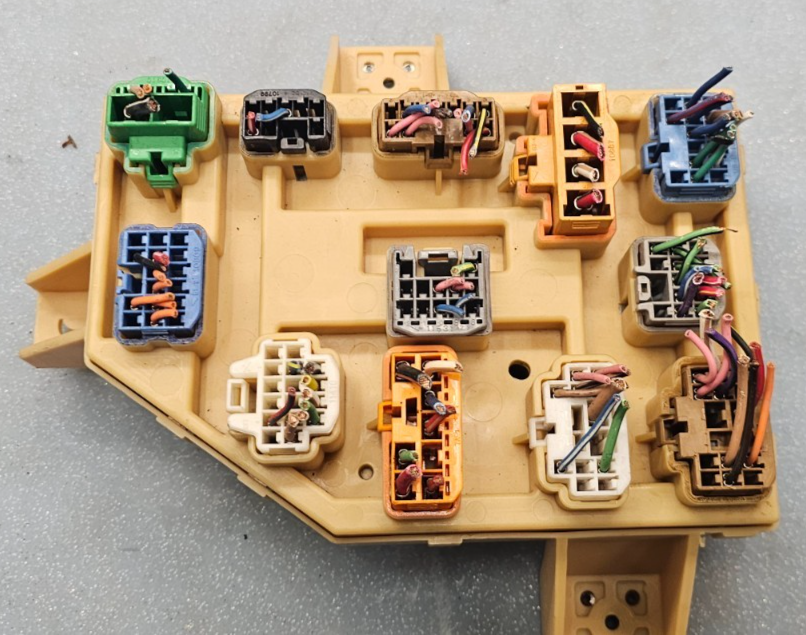🔥2001 DAKOTA DURANGO DASH JUNCTION RELAY FUSE BOX ITEGRATED POWER MODULE BLOCK