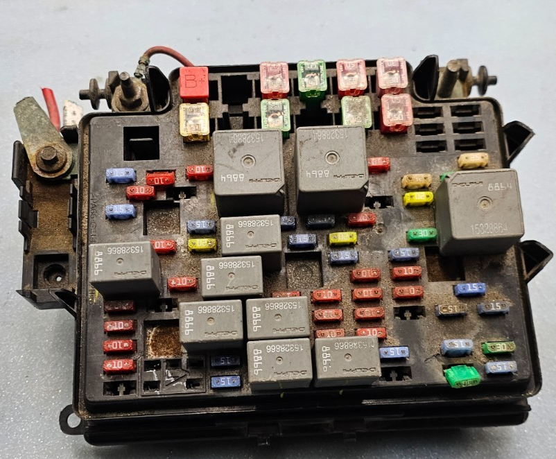 🔥06-07 Chevy Silverado Sierra Power Module Engine Unit Fuse Relay Box Junction