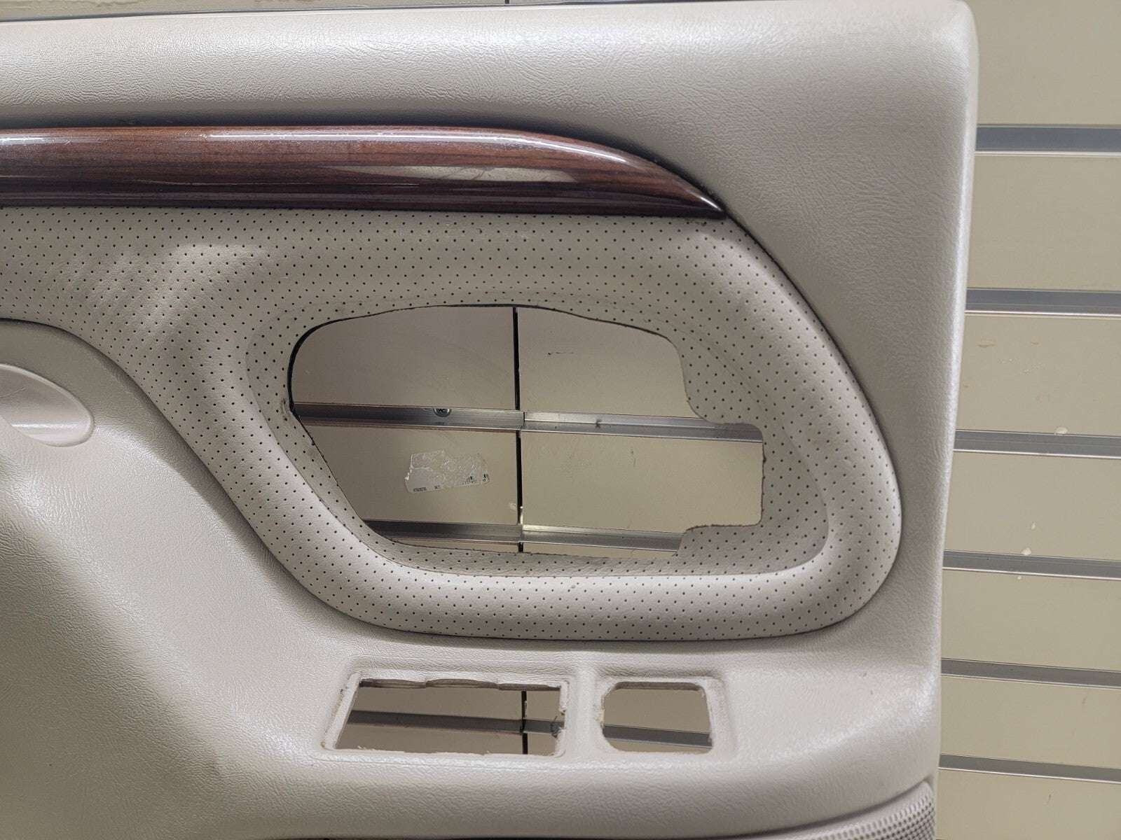 🔥1995-1999 Chevy GMC Silverado escalade DOOR PANEL Rear left Side Auto TAN D2