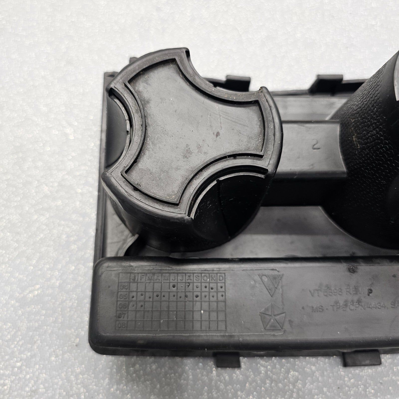 05-07Jeep GrandCherokee Commander Center Console Rubber Cup holder Insert OEM/JC