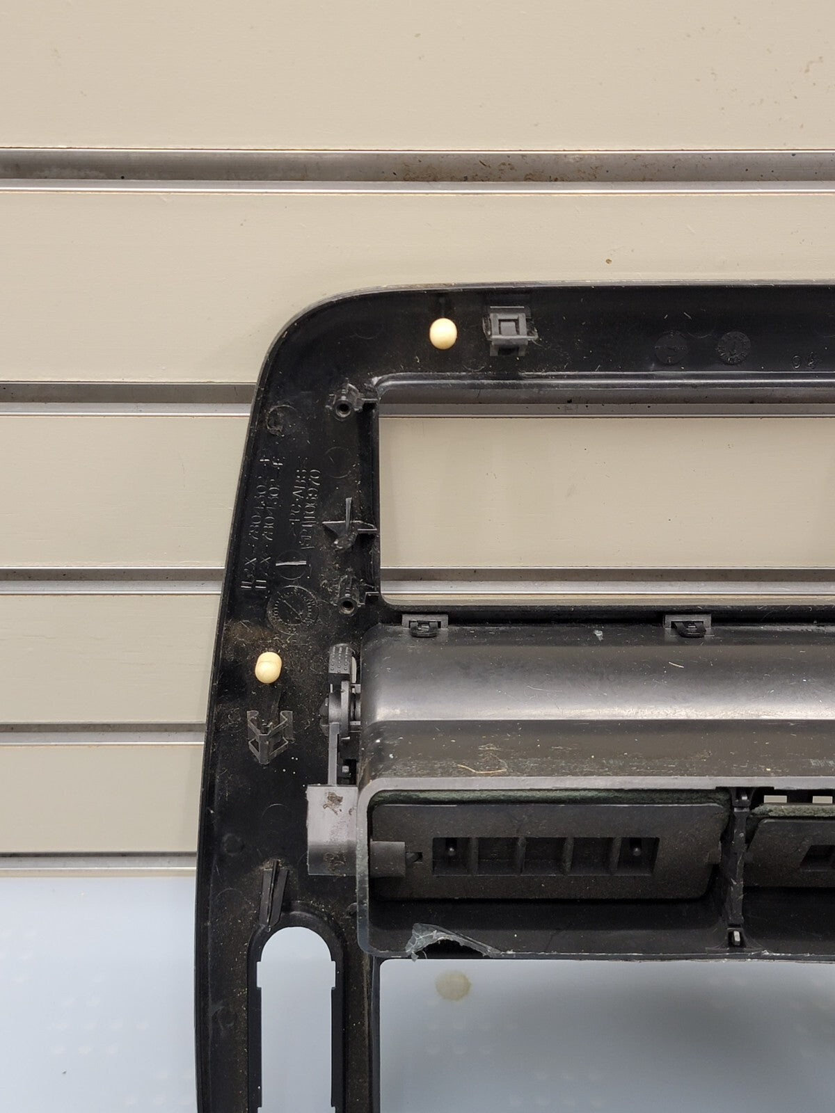02-05 FORD EXPLORER RADIO AUDIO CLIMATE TEMPERATURE CONTROL BEZEL TRIM GRAY