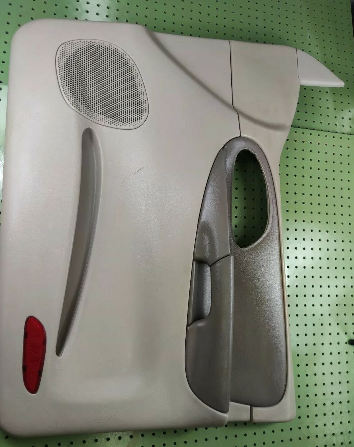 🔥2002-2009 CHEVY TRAILBLAZER Door Panel  Front RIGHT Passenger armrest TAN D8
