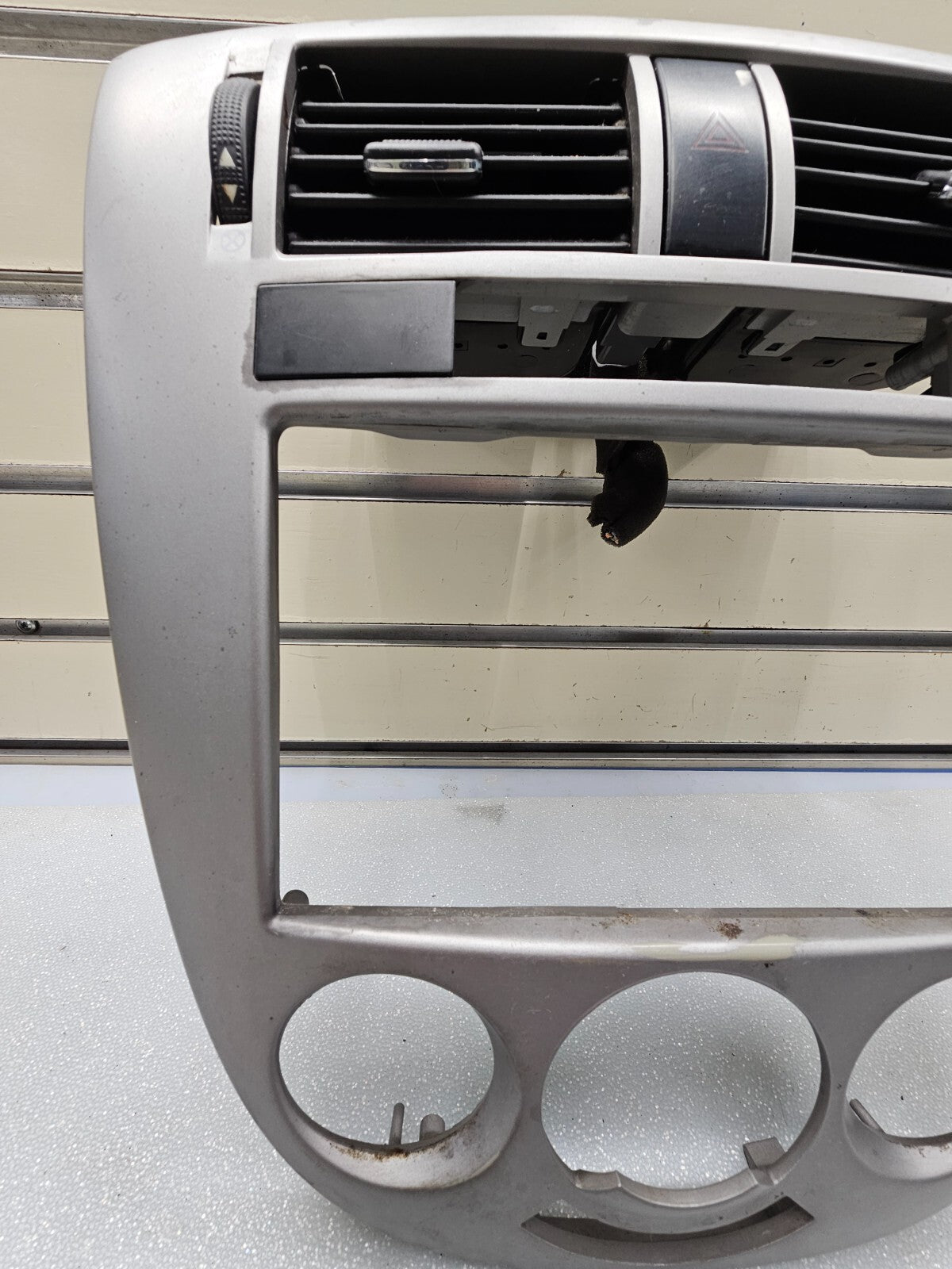 04-07ChevyOptra Dash Radio Climate Bezel Trim Temperature Heater Assembly Silver