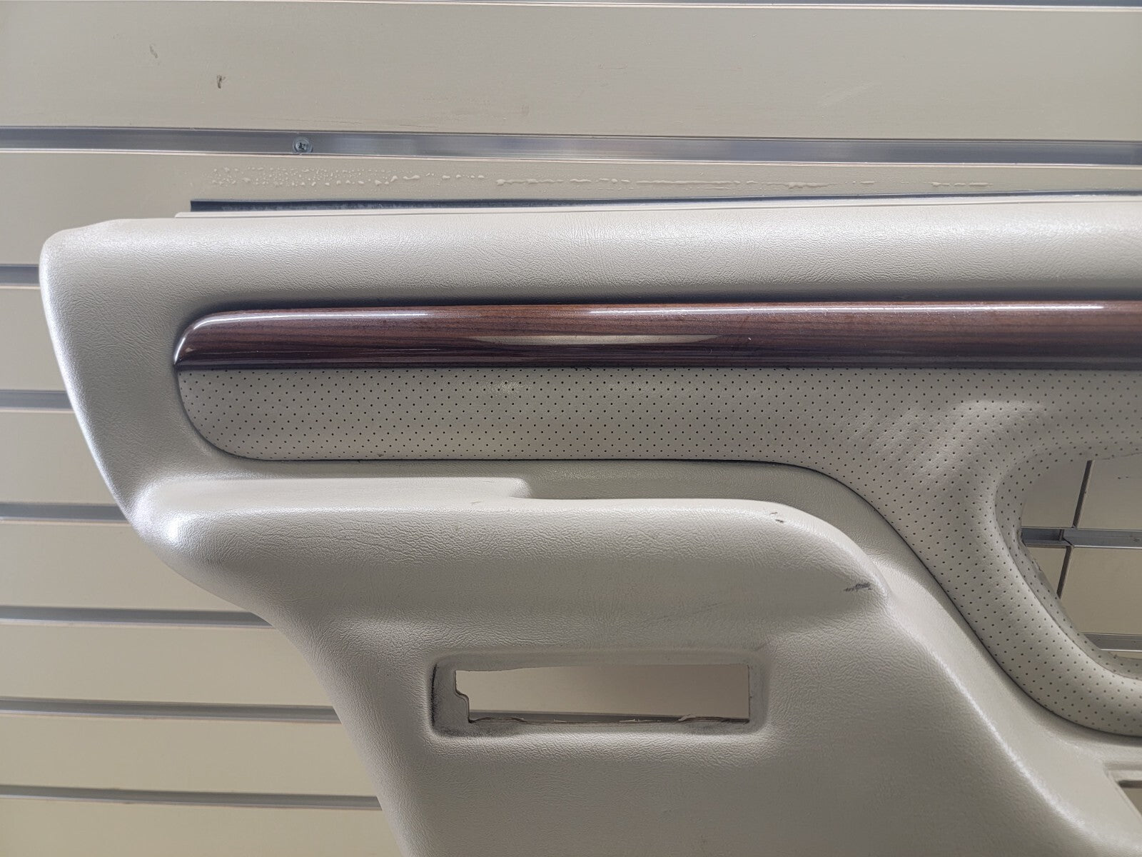 🔥1995-1999 Chevy GMC Silverado escalade DOOR PANEL Rear left Side Auto TAN D2