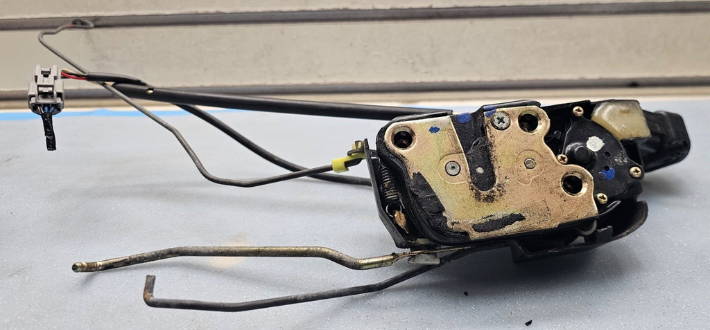 🔥98-02 TOYOTA COROLLA CHEVY PRIZM FRONT LEFT DRIVER DOOR LATCH ACTUATOR OEM