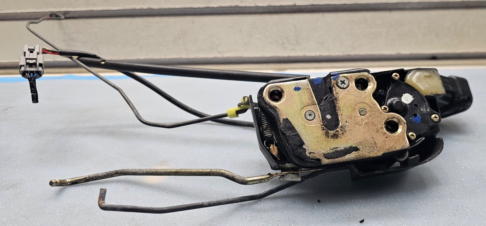 🔥98-02 TOYOTA COROLLA CHEVY PRIZM FRONT LEFT DRIVER DOOR LATCH ACTUATOR OEM