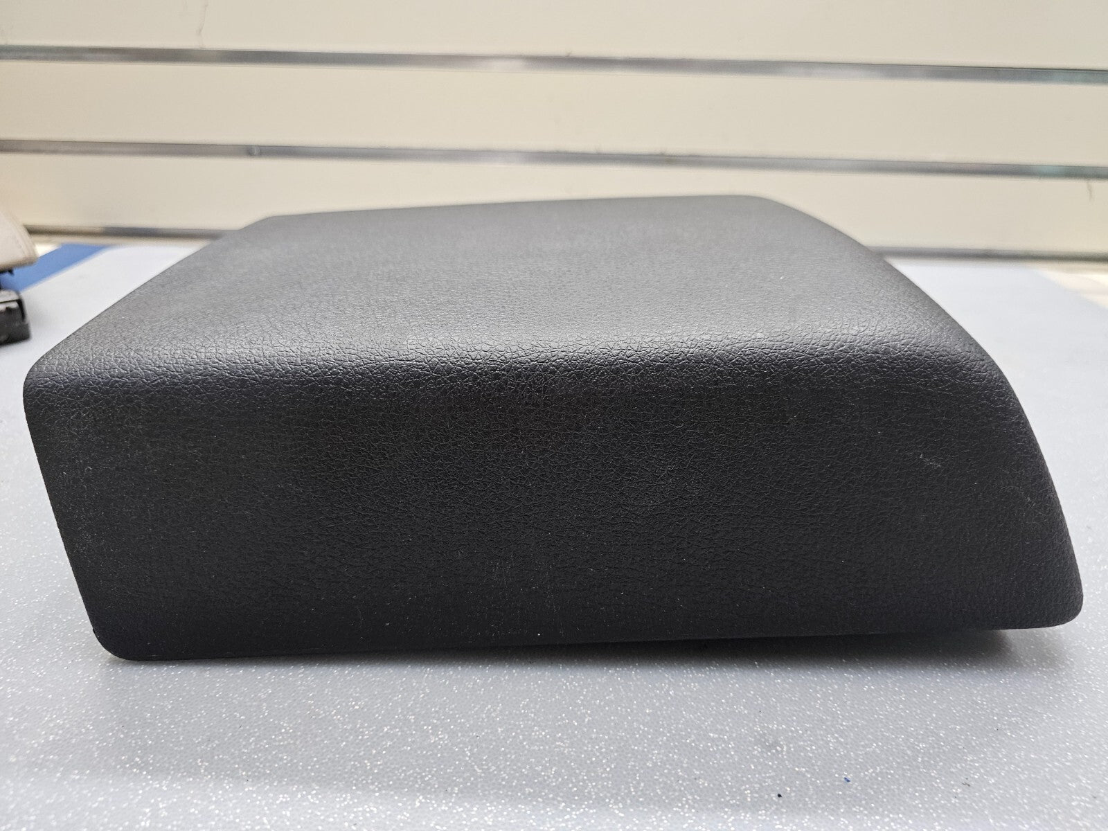 04-08 FORD F150 LARIAT FLOOR CENTER CONSOLE COLUMN SHIFT ARM REST LID TOP BLACK