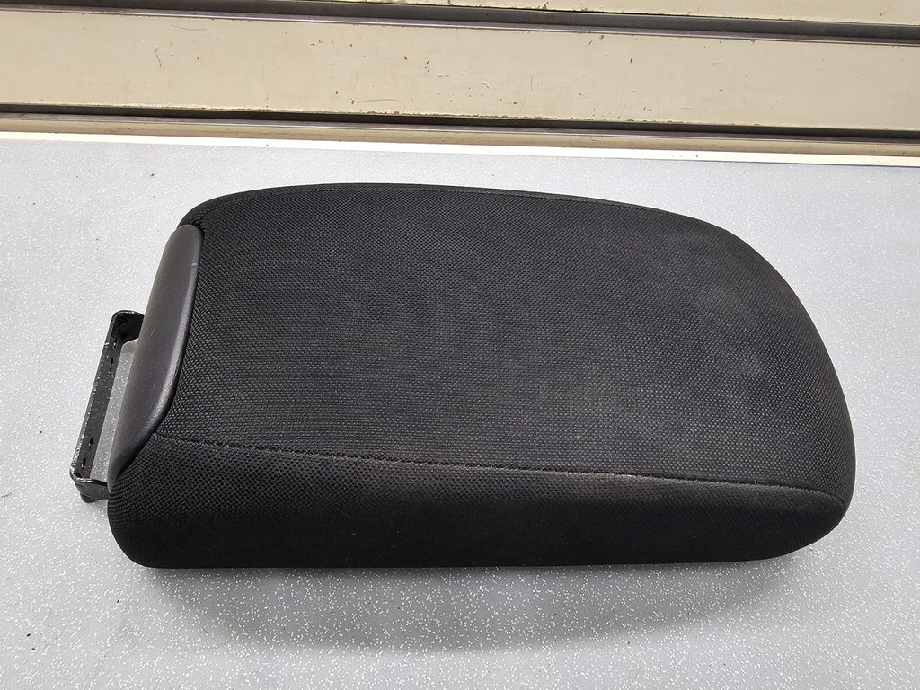 07-13 Outlander Arm Rest Center Console Lid Storage Top Pad Cover Assembly Black