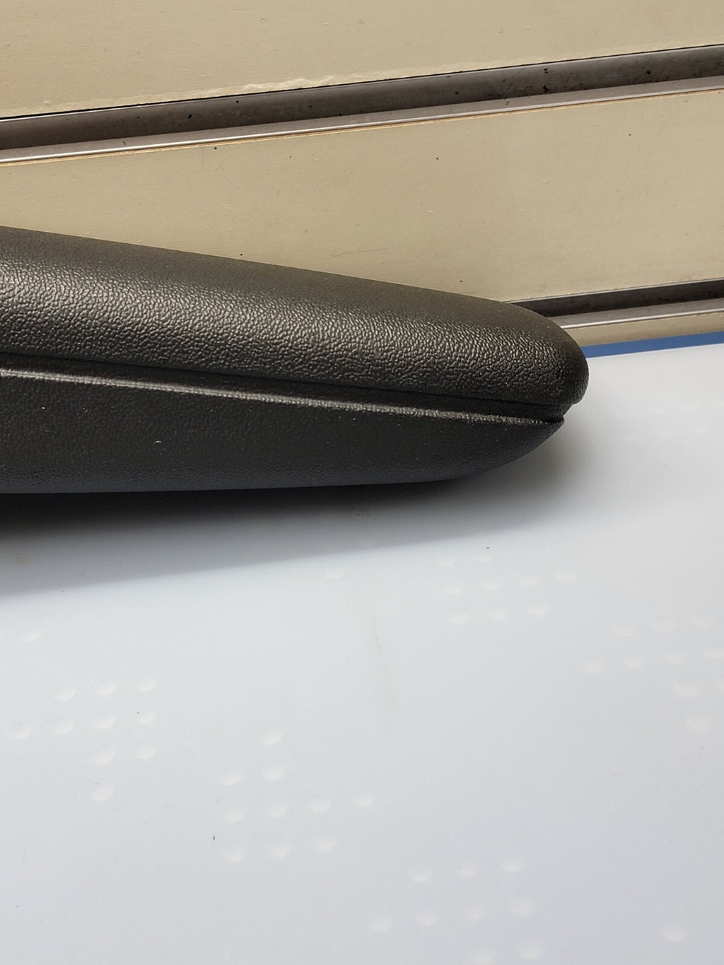 08-11 CARAVAN TOWN & COUNTRY RIGHT PASSENGER SIDE FRONT SEAT ARMREST GRAY