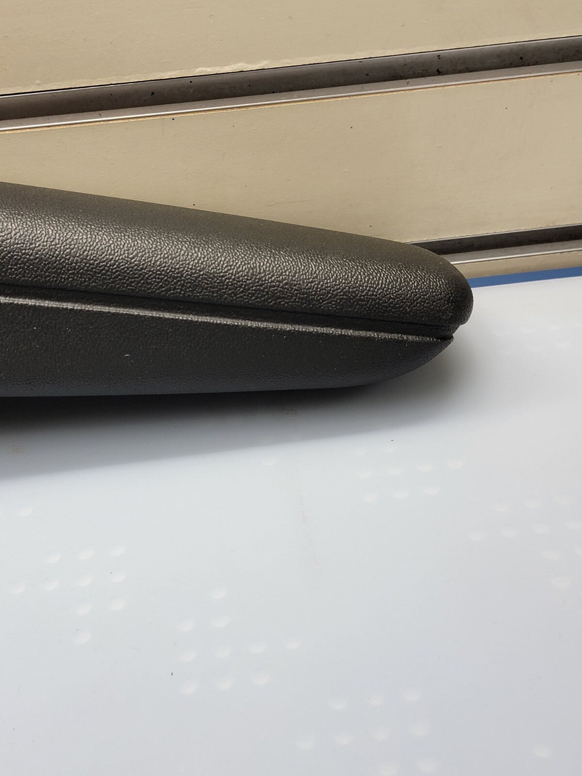 08-11 CARAVAN TOWN & COUNTRY RIGHT PASSENGER SIDE FRONT SEAT ARMREST GRAY