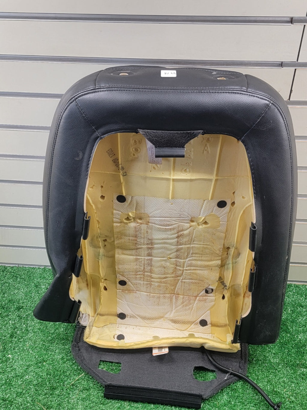 🔥07-13 GMC Sierra 1500 2500 3500 Seat rest cushion leather front right black V4
