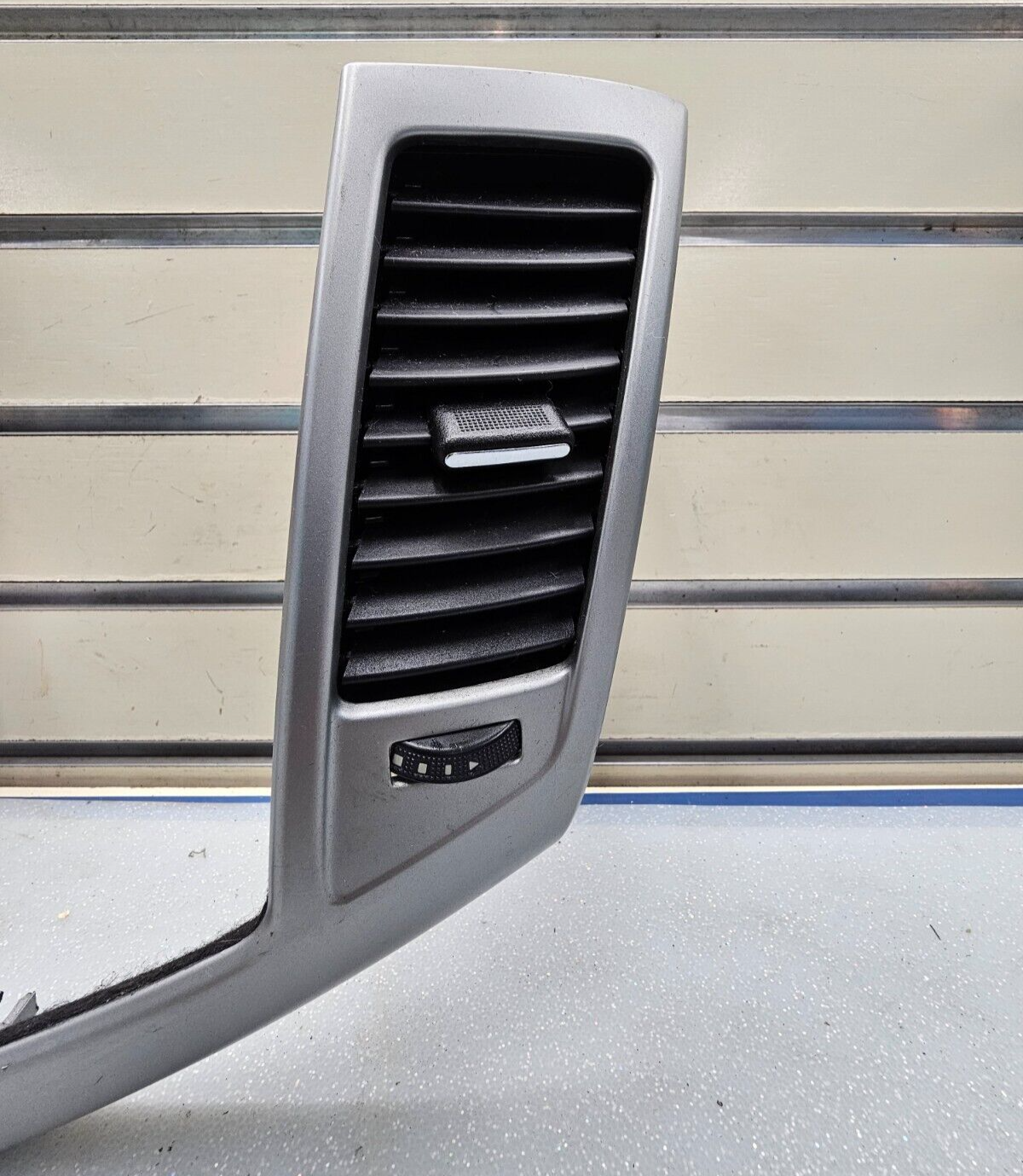 🔥2011 - 2015 Chevrolet Cruze Center Dash Air Vent Bezel trim silver
