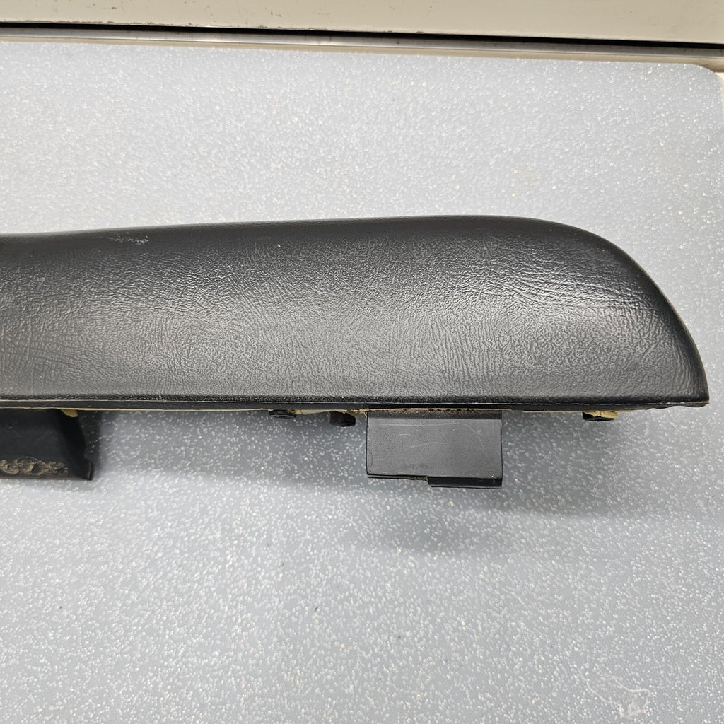 99-06 Chevy GMC Silverado TAHOE Door Panel ARMREST Front LEFT Handle GRAPHITE H3