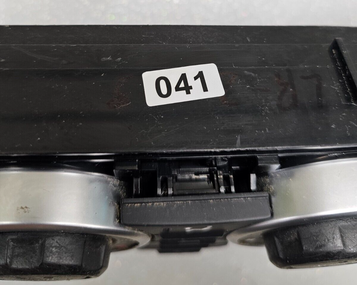 08-09 Land Rover LR2 Dash Front A/C Heater Climate Temperature Control Unit OEM