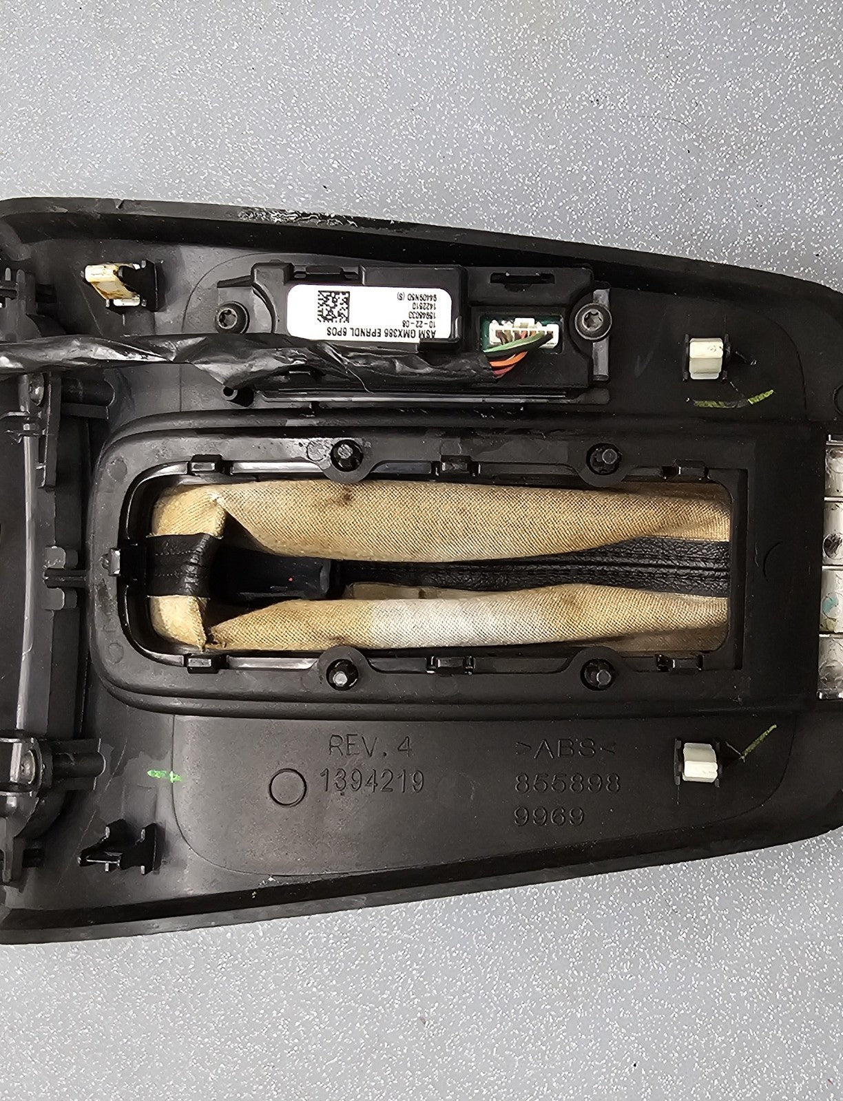 🔥08-12 MALIBU AUTOMATIC TRANSMISSION FLOOR GEAR LEVER SHIFTER TRIM BEZEL Black