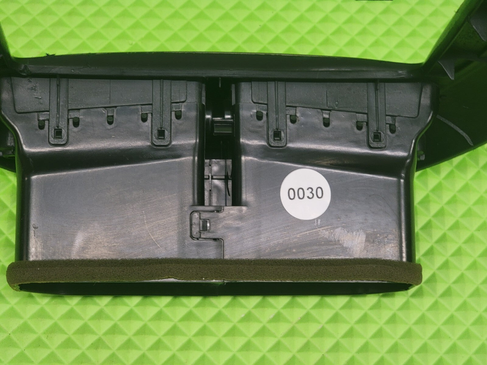 🔥2001-2003 Toyota Rav4 Center Dash Molding Trim Air Vents Radio Bezel gray B57