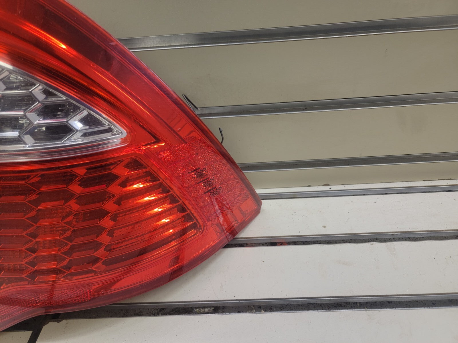 10-12 Ford FUSION Tail Light Break Light Lamp Assembly Rear RIGHT Passenger OEM