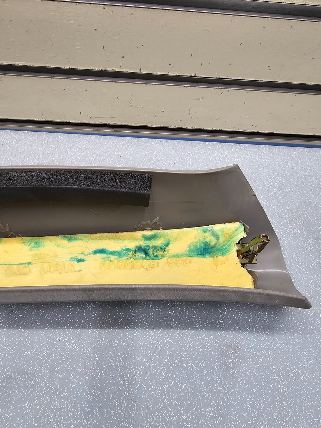 🔥99-06 SILVERADO SIERRA Roof Molding A PILLAR Trim LEFT Driver LIGHT GRAY P3