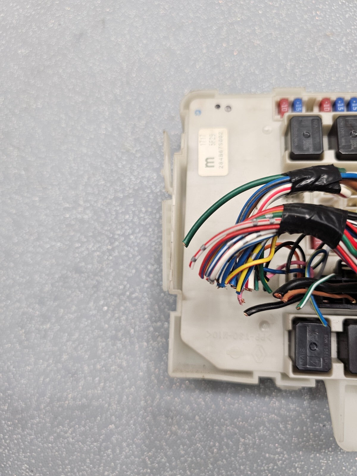 06-10Nissan Titan Armada Fuse Box Body Control Distribution Module Unit Assembly