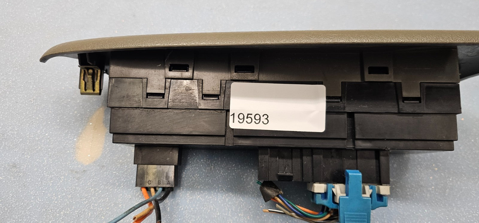 🔥02-05 CHEVY TRAILBLAZER Window Switch Front RIGHT Passenger Side Tan OEM