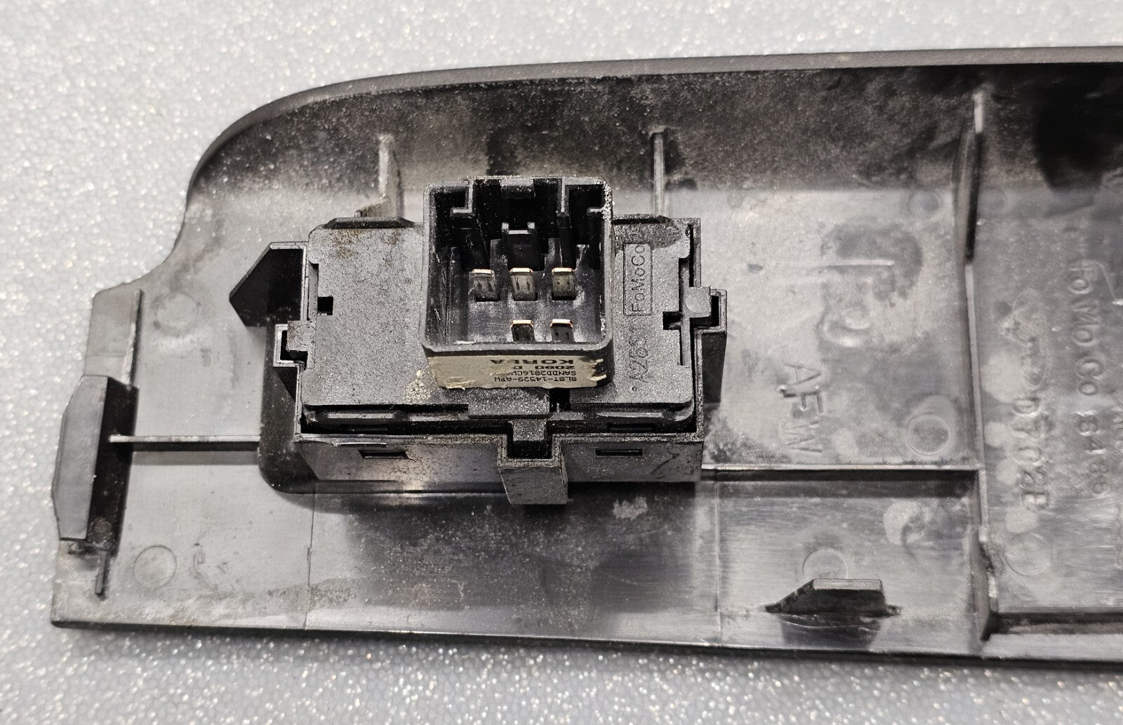 08-12 Escape Focus Front Right Passenger Door Power Window Switch Assembly Black