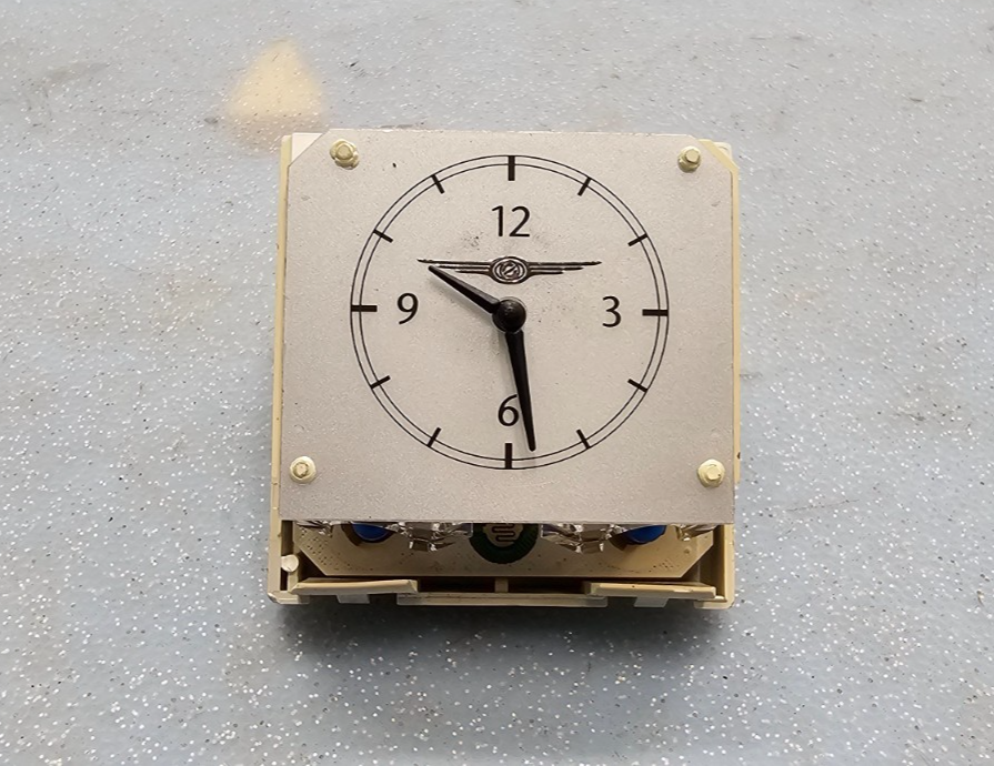 🔥05-10 CHRYSLER 300 PT Cruiser Front Center Dash Analog Clock Assembly TAN