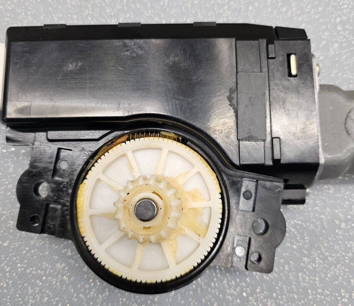 05-10 SCION TC Front Upper Sun Roof Power Motor Sliding Gear Motorized Assembly