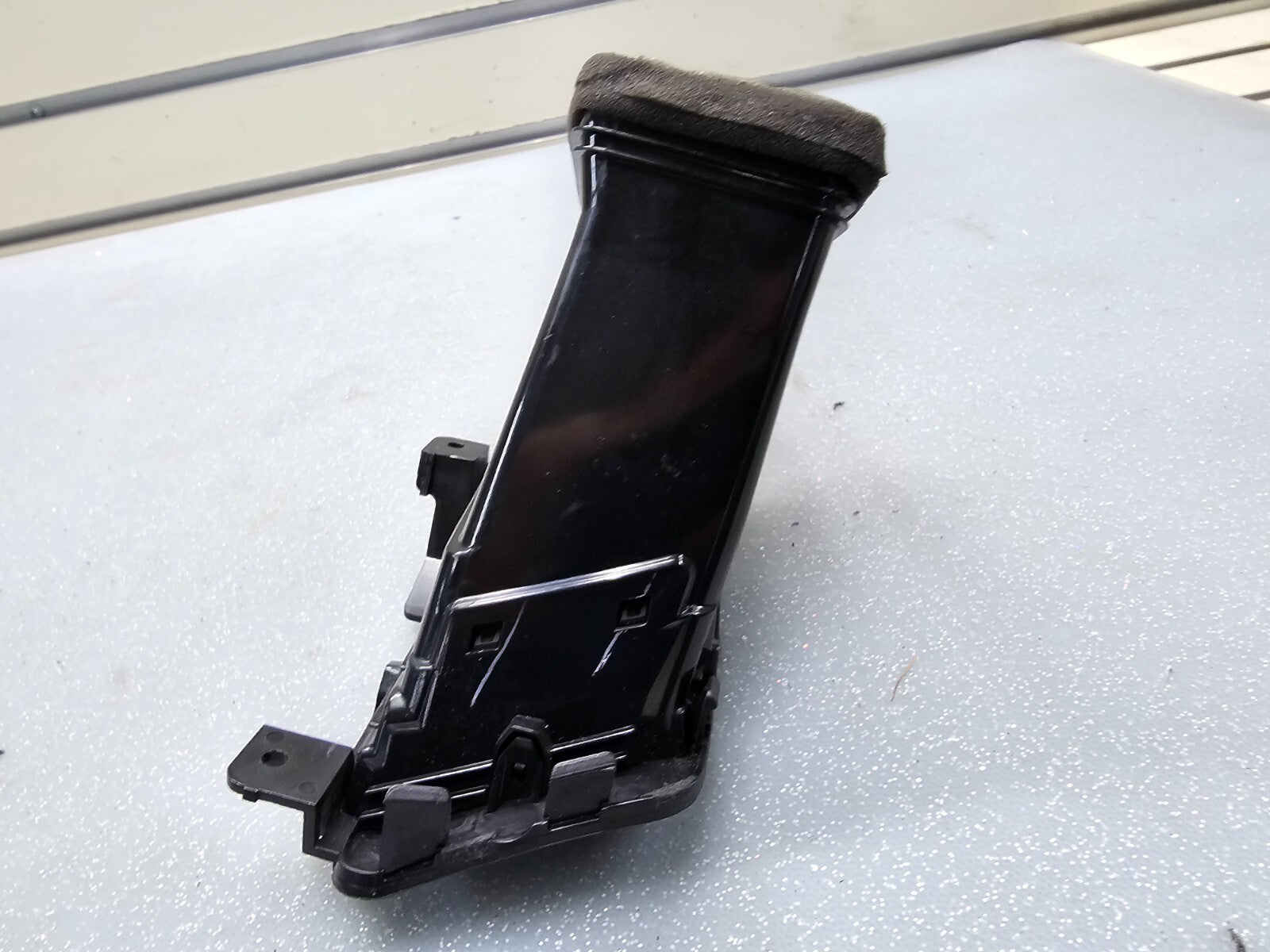11-13 Kia Sorento Dash Left AC Heater Filter Air Vent Duct Assembly Grille Black
