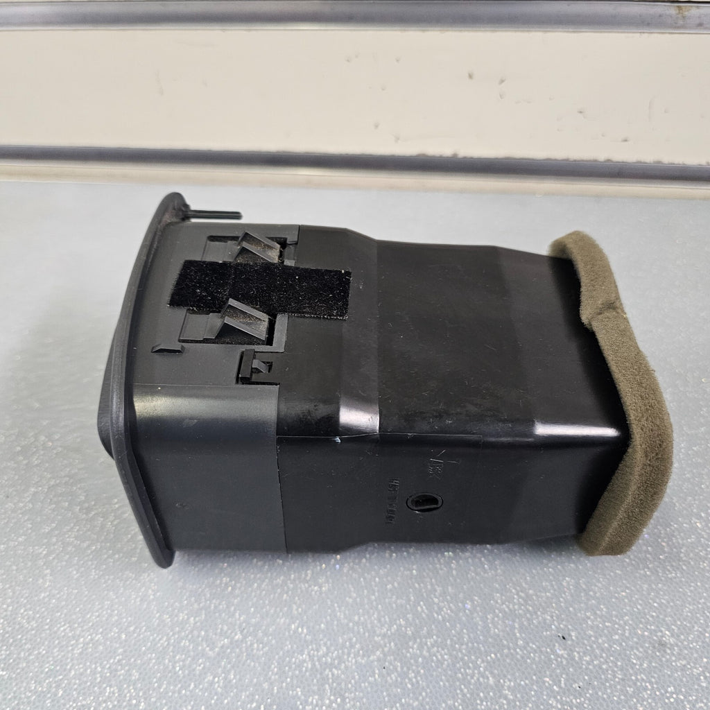 99-06 Silverado ESCALADE Dash A/C Heater AIR VENT Passenger Right GRAPHITE VT11