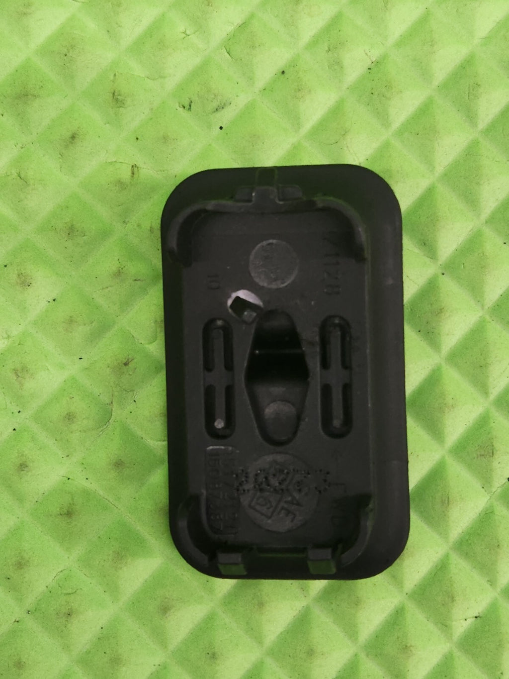 04-07 GMC Chevy Cadillac 15172121 Lever Front Side Door Lock OEM BLACK