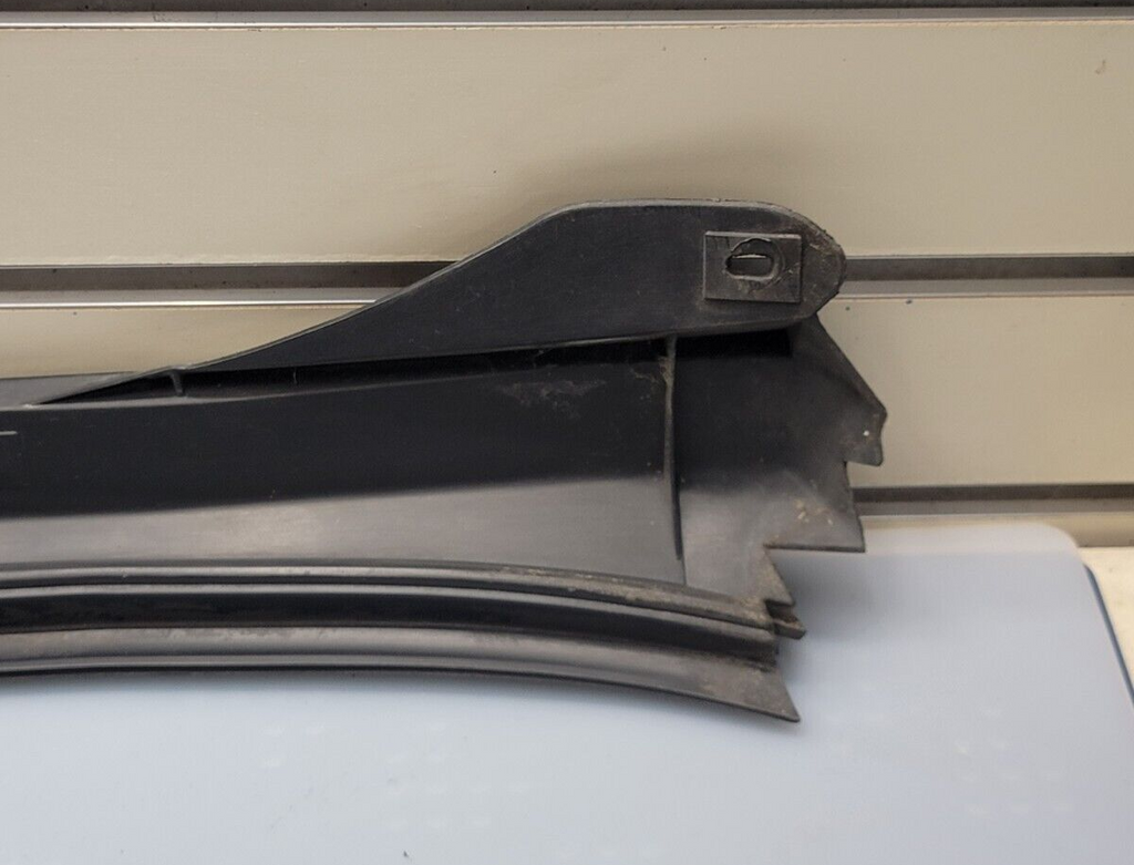 🔥2007-2014 CADILLAC ESCALADE WINDSHIELD LEFT DRIVER SIDE MOULDING OEM BLACK