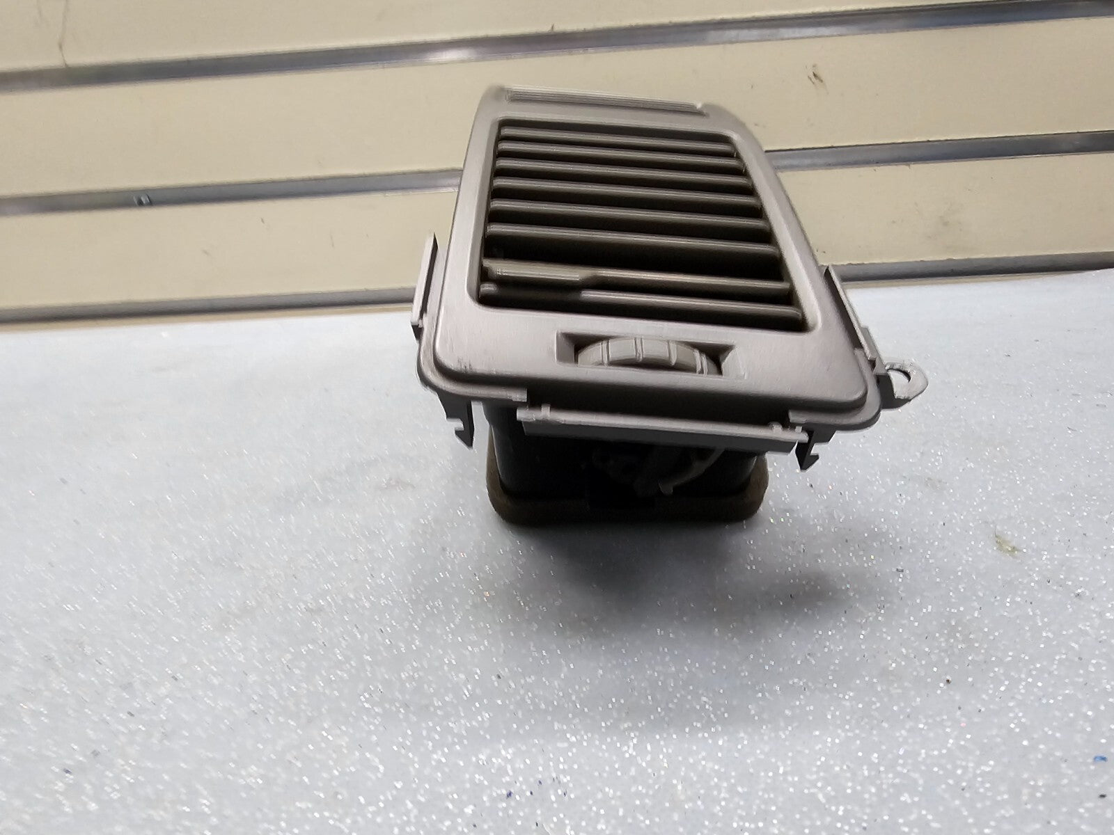 05-15 NISSAN TITAN ARMADA QX56 DASH FRONT CENTER RIGHT AIR VENT HEATER TRIM GRAY