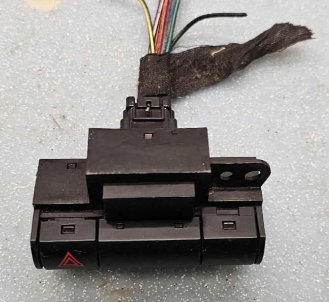 🔥05-10 Chrysler 300 Grand Caravan Hazard Warning Light Control Switch Assembly