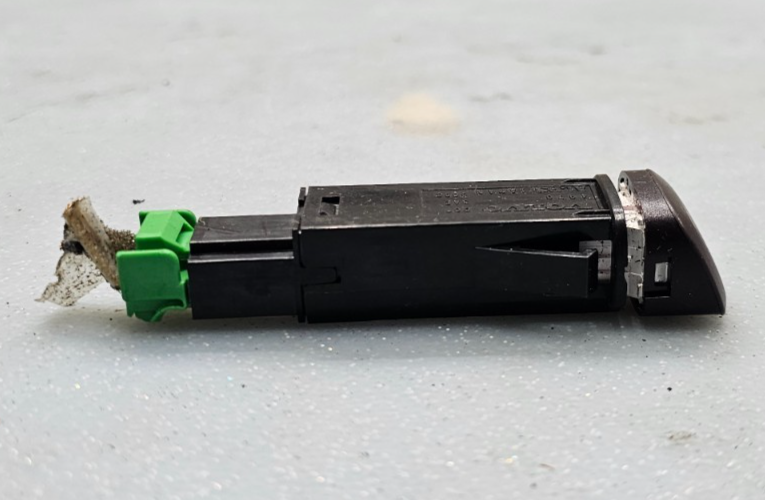 🔥98-14 Volvo XC90 S80 V70 Emergency Hazard Light Control Switch Unit Assy Black