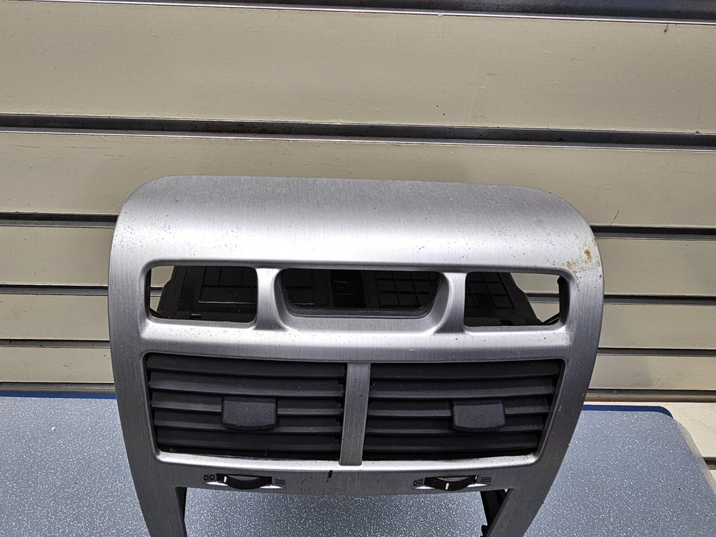 🔥05-09 KIA SPORTAGE CENTER DASH RADIO BEZEL TRIM CLIMATE CONTROL OEM SILVER