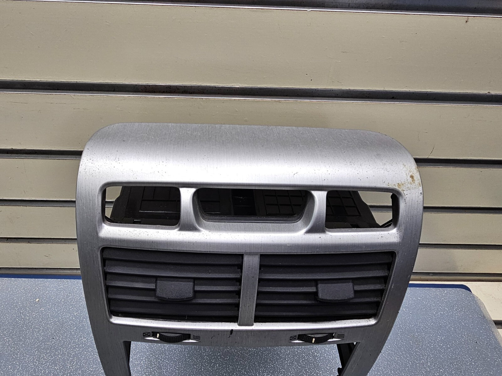🔥05-09 KIA SPORTAGE CENTER DASH RADIO BEZEL TRIM CLIMATE CONTROL OEM SILVER
