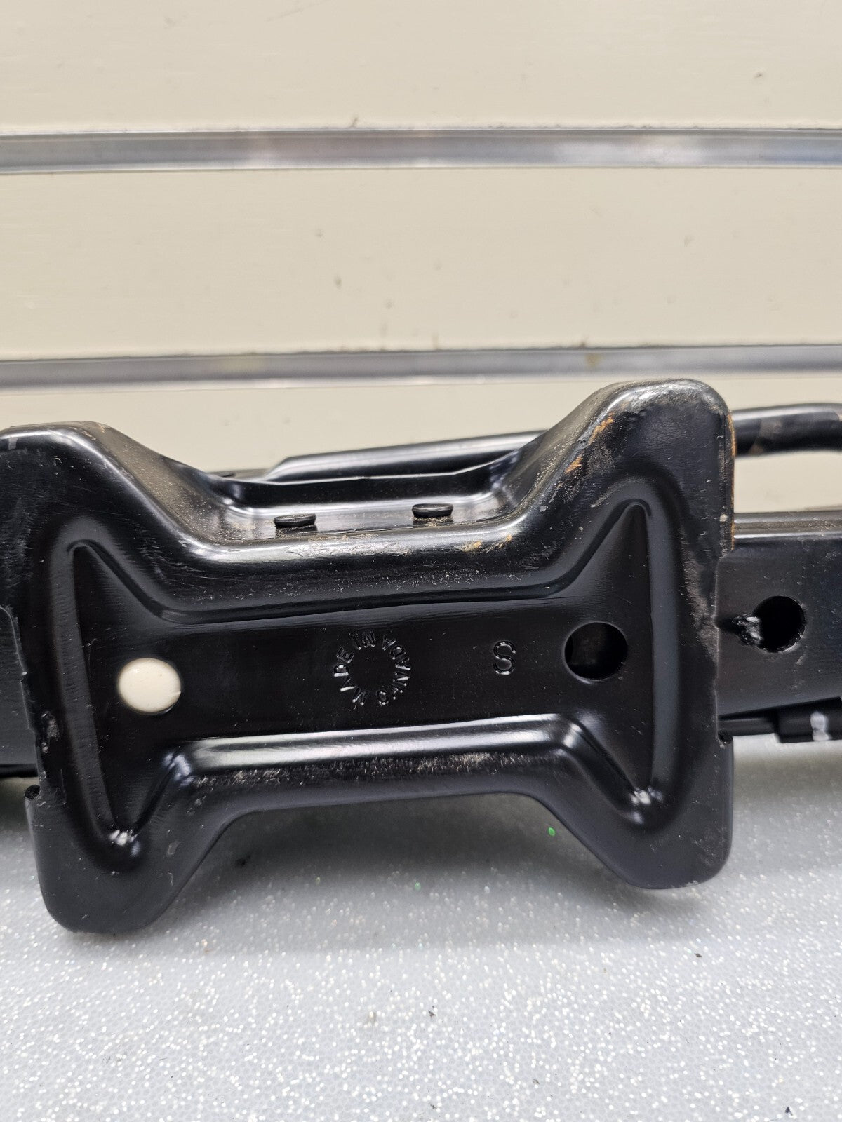 01-12 Ford Escape Mariner Tribute Emergency Scissor Jack Lug Spare Tire Kit/FE