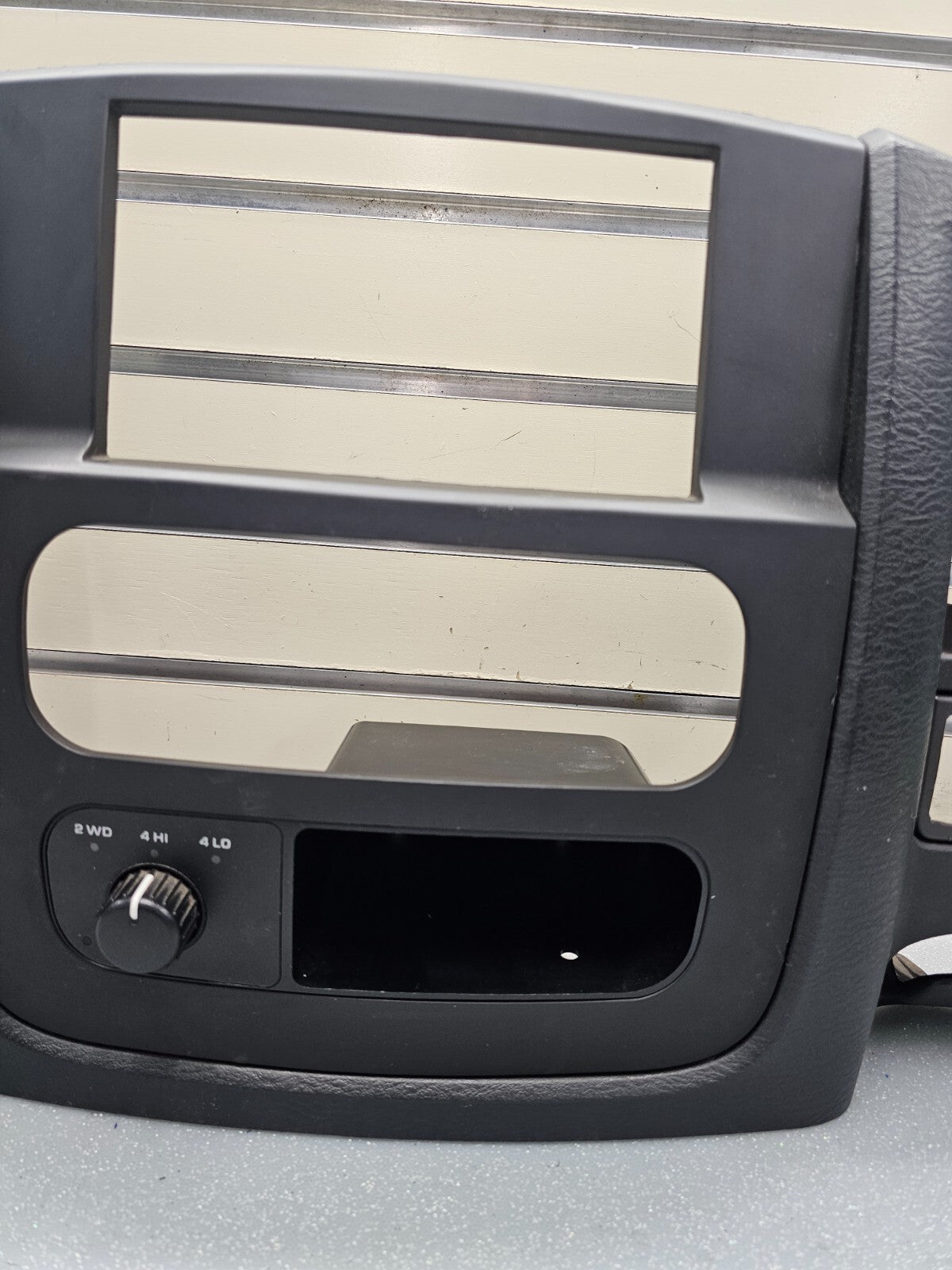 🔥02-05 Dodge RAM Dash RADIO SUUROUND Bezel Climate Trim Panel Storage Black B10
