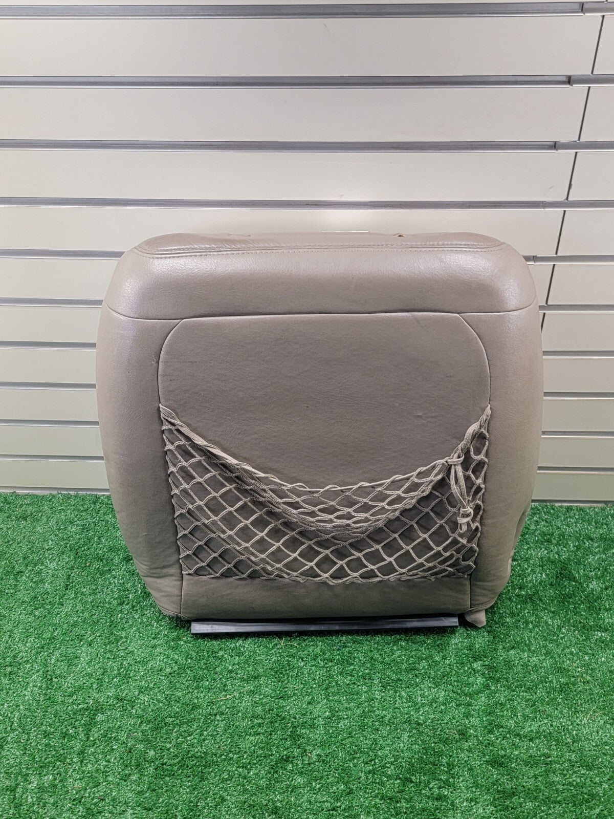 🔥1995-1999 Chevy GMC Silverado  Seat rest cushion leather front right V2 TAN